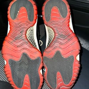 Jordan 11 retro playoffs (2012) size 11